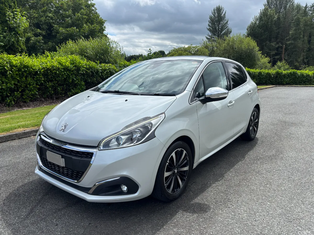 Peugeot 208 Hatchback, Petrol, 2017, White