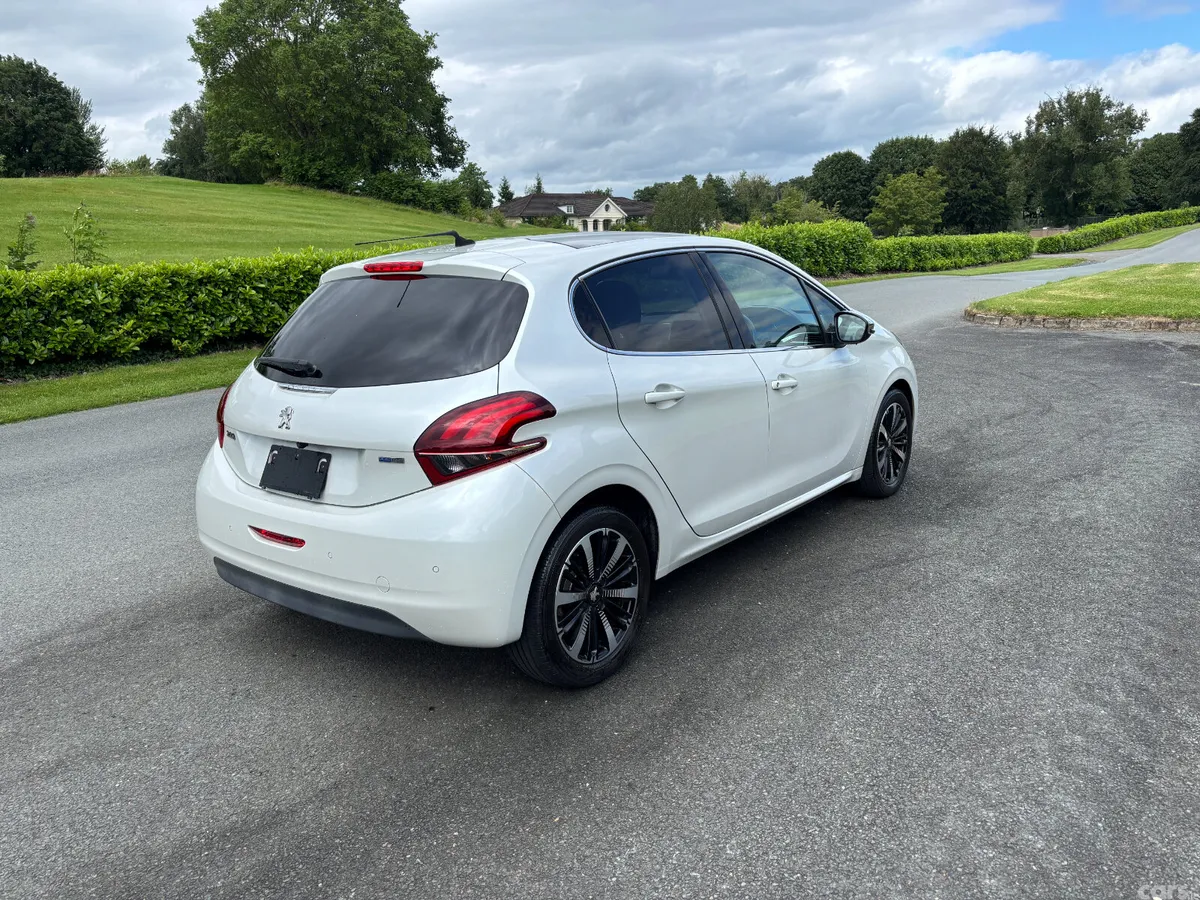 Peugeot 208 Hatchback, Petrol, 2017, White