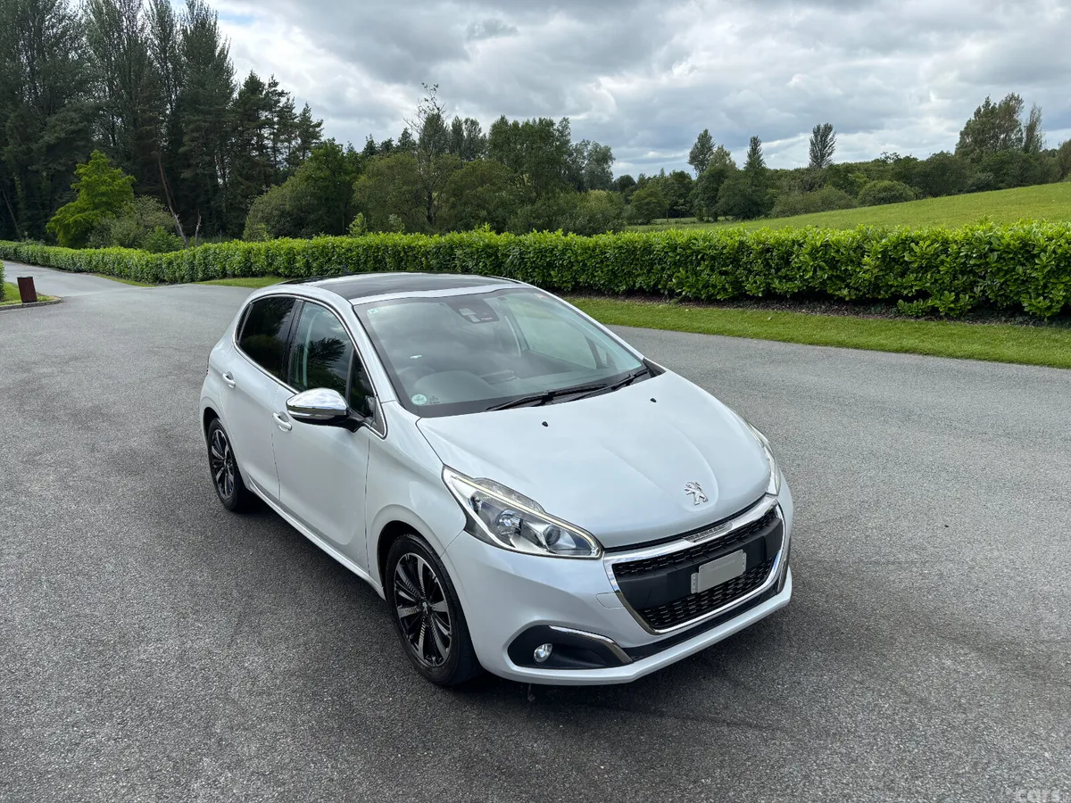 Peugeot 208 Hatchback, Petrol, 2017, White