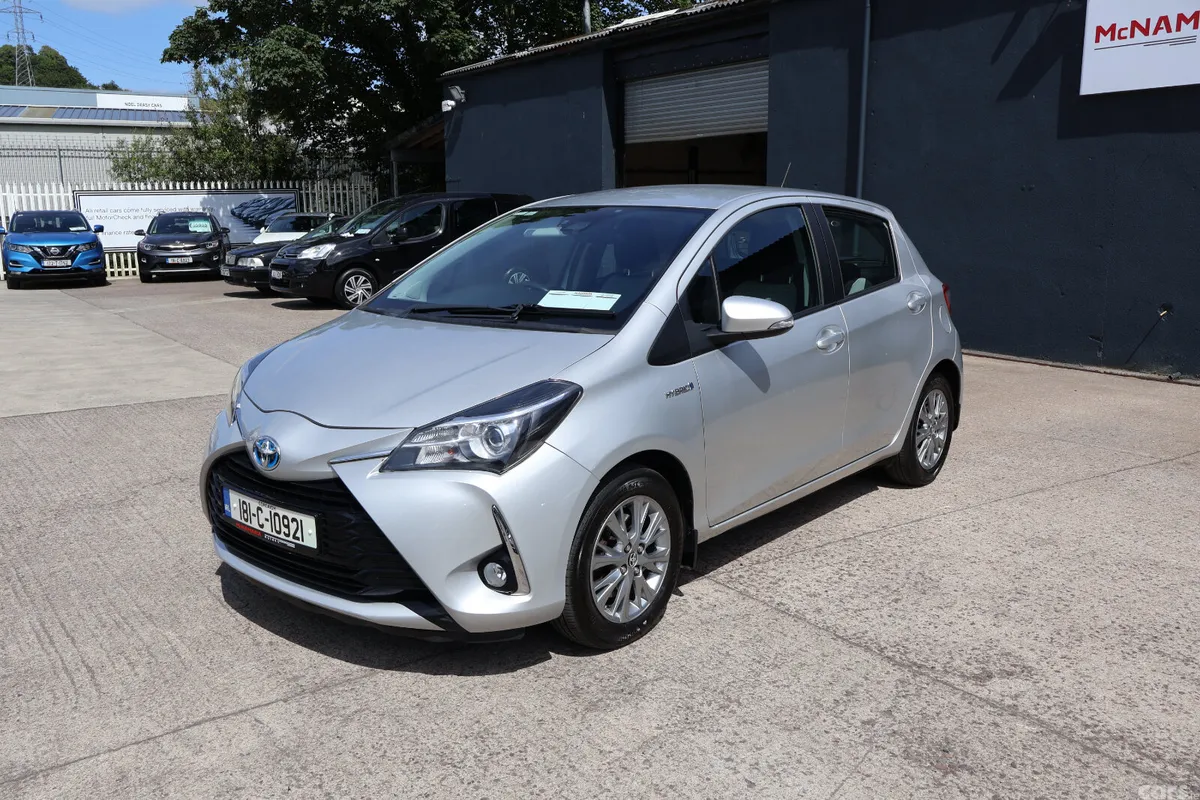 Toyota Yaris MPV, Petrol Hybrid, 2018, Grey