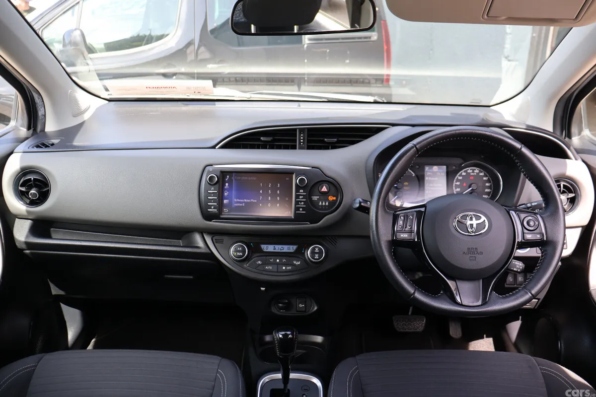Toyota Yaris MPV, Petrol Hybrid, 2018, Grey