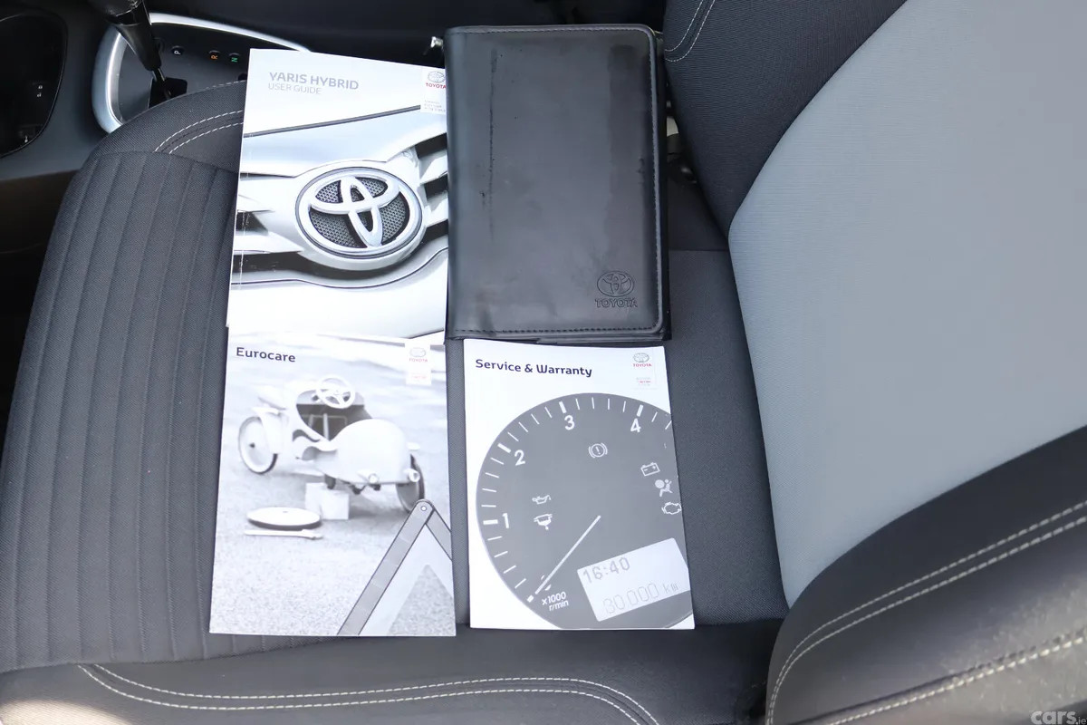 Toyota Yaris MPV, Petrol Hybrid, 2018, Grey