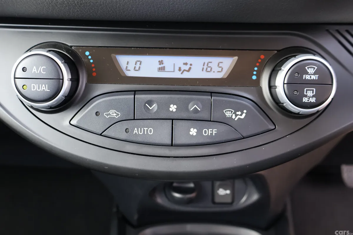 Toyota Yaris MPV, Petrol Hybrid, 2018, Grey