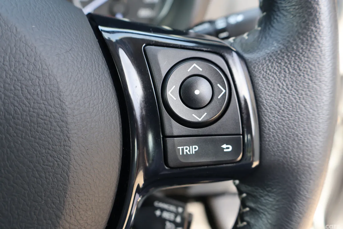 Toyota Yaris MPV, Petrol Hybrid, 2018, Grey