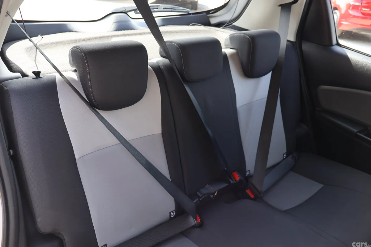 Toyota Yaris MPV, Petrol Hybrid, 2018, Grey