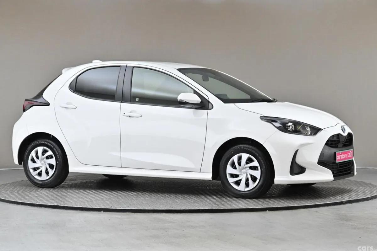 Toyota Yaris Hatchback, Petrol Hybrid, 2023, White