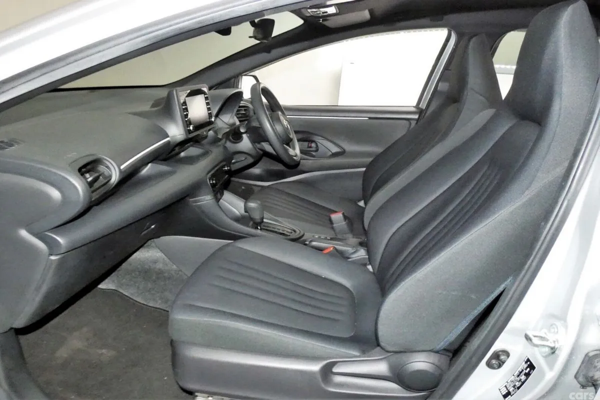Toyota Yaris Hatchback, Petrol Hybrid, 2023, White