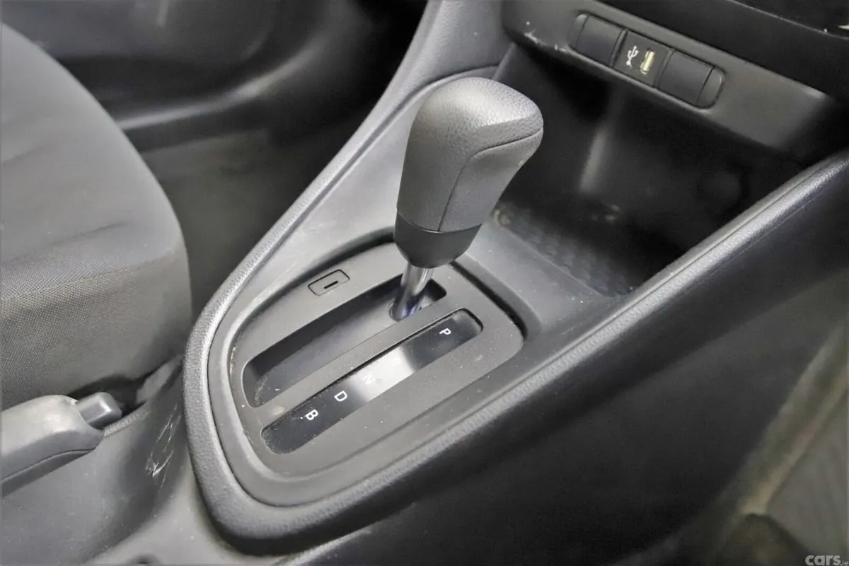 Toyota Yaris Hatchback, Petrol Hybrid, 2023, White