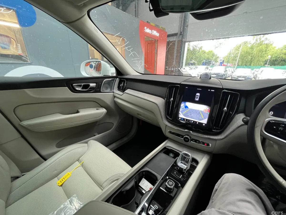 Volvo XC60 SUV, Petrol Plug-in Hybrid, 2021, White