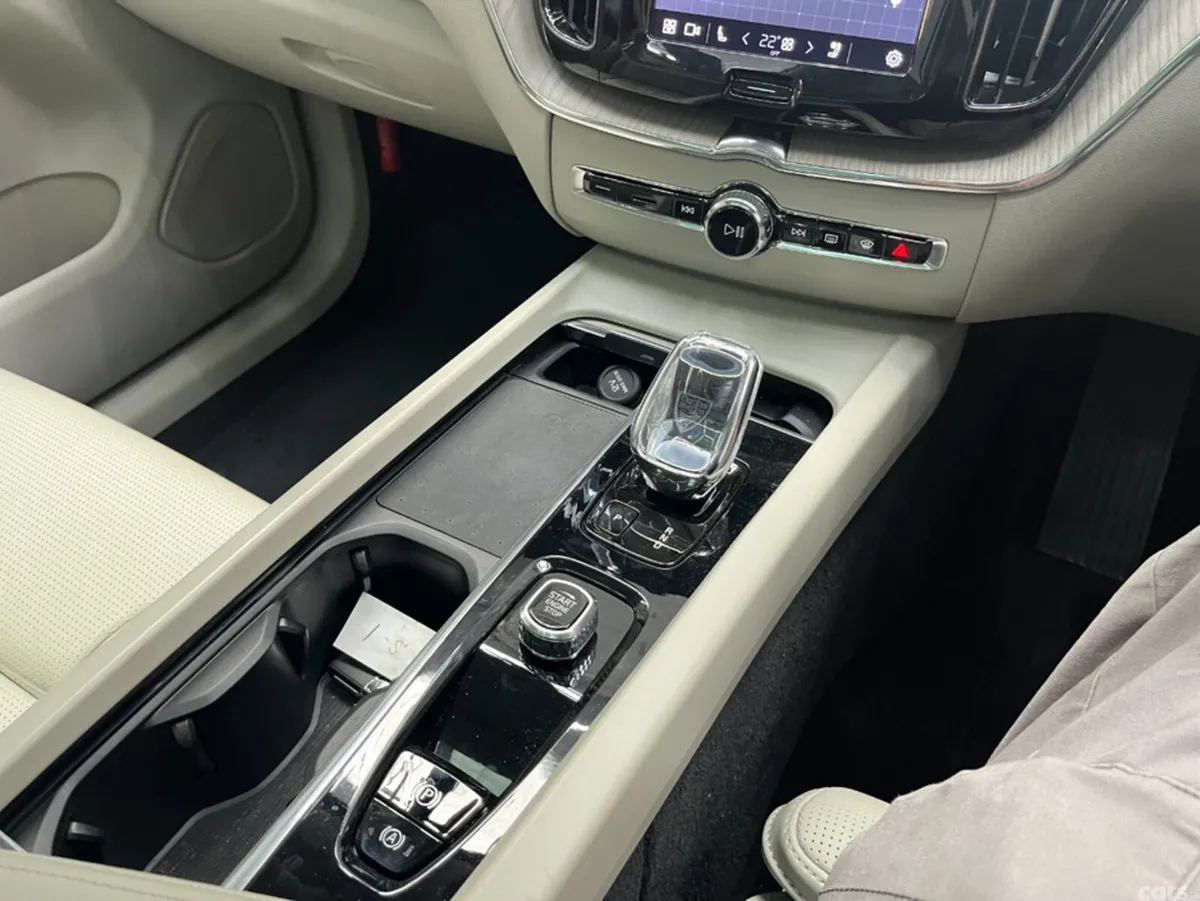 Volvo XC60 SUV, Petrol Plug-in Hybrid, 2021, White