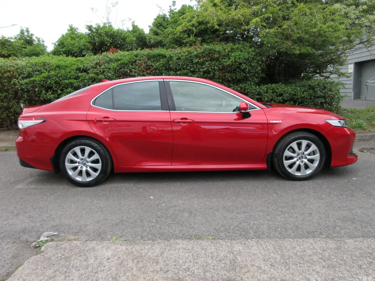 Toyota Camry Saloon, Petrol Hybrid, 2020, Red
