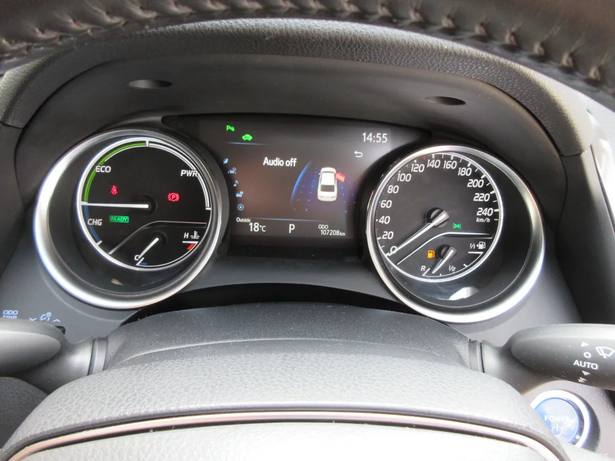 Toyota Camry Saloon, Petrol Hybrid, 2020, Red