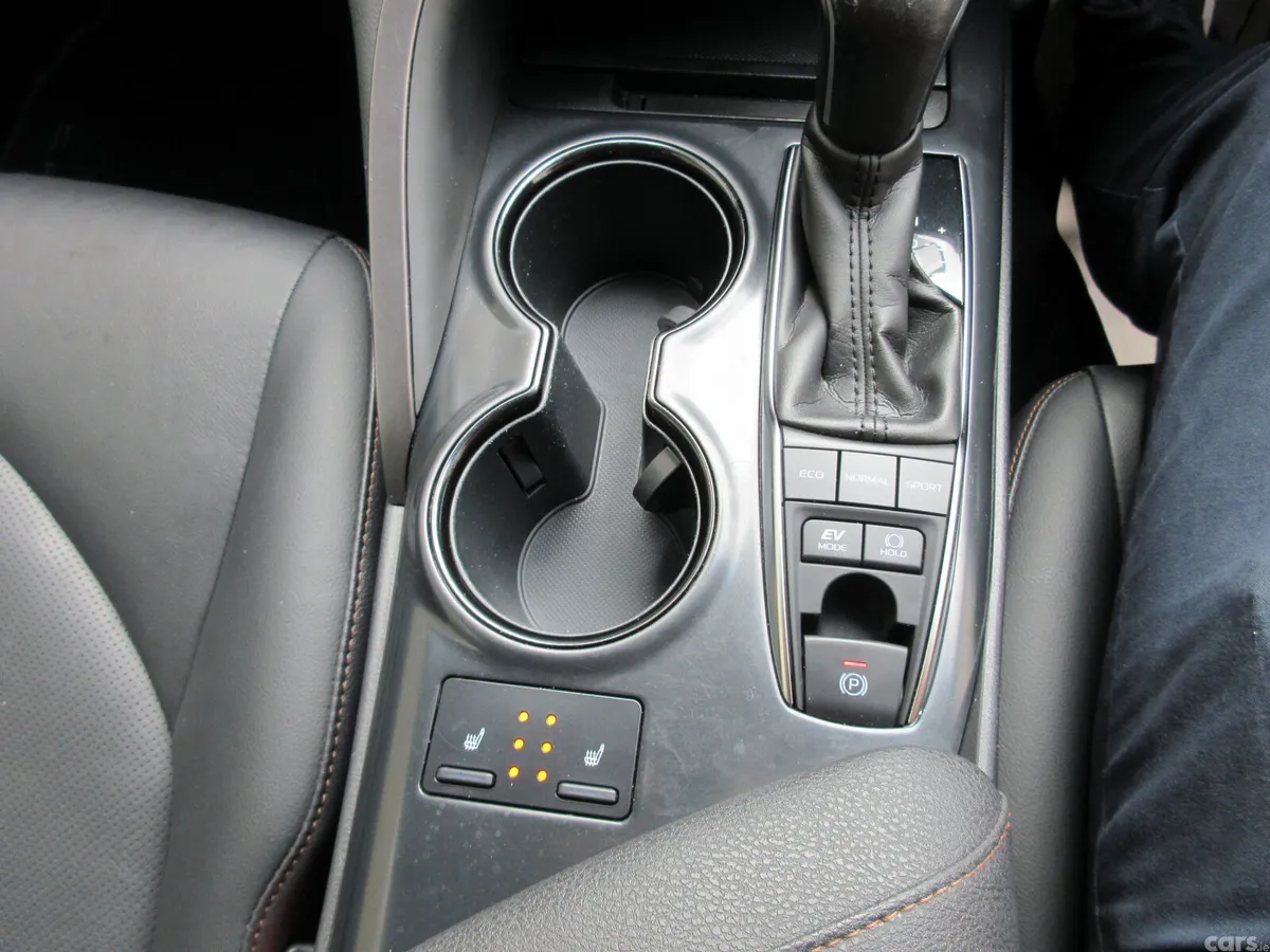 Toyota Camry Saloon, Petrol Hybrid, 2020, Red