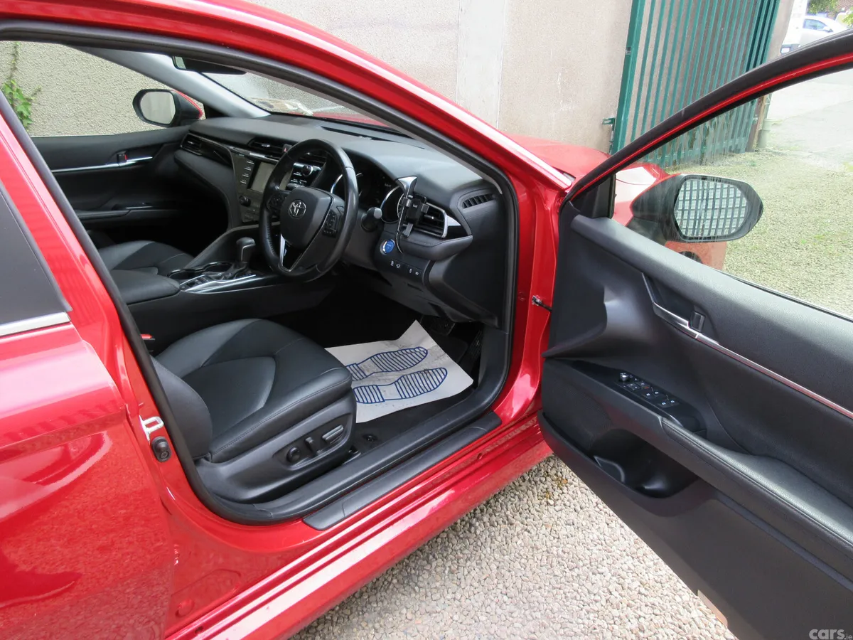 Toyota Camry Saloon, Petrol Hybrid, 2020, Red