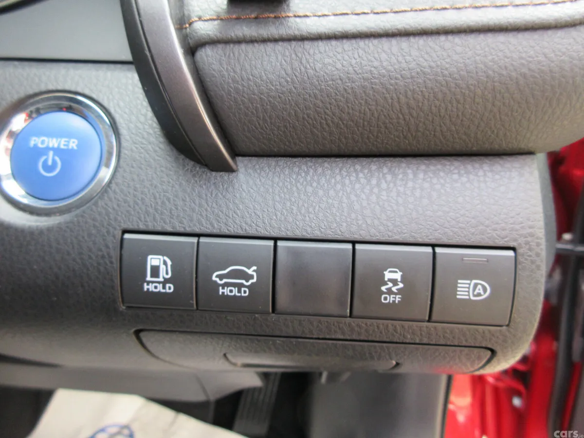 Toyota Camry Saloon, Petrol Hybrid, 2020, Red