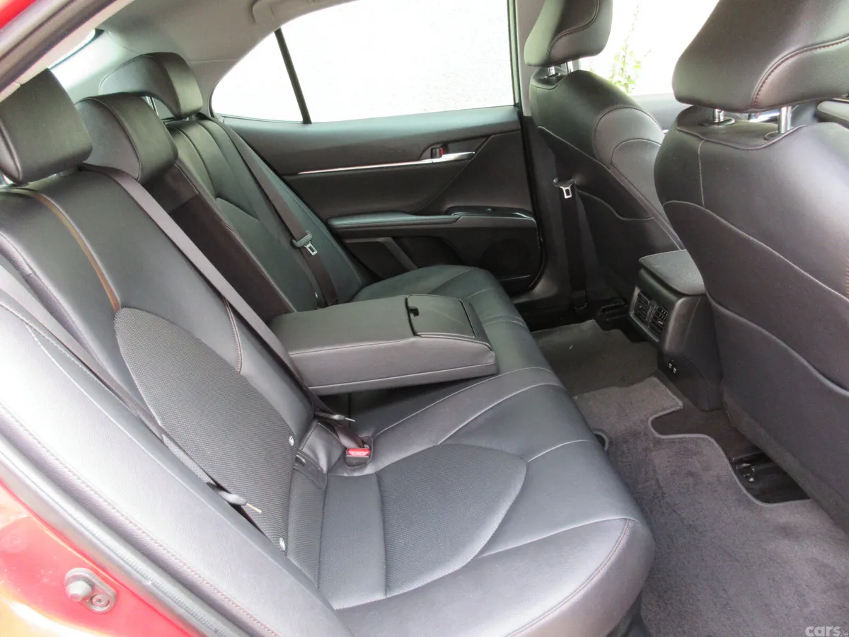 Toyota Camry Saloon, Petrol Hybrid, 2020, Red