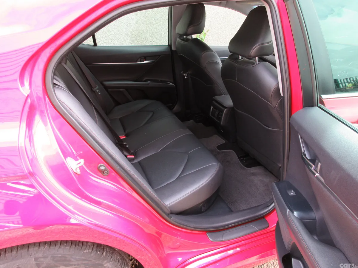 Toyota Camry Saloon, Petrol Hybrid, 2020, Red