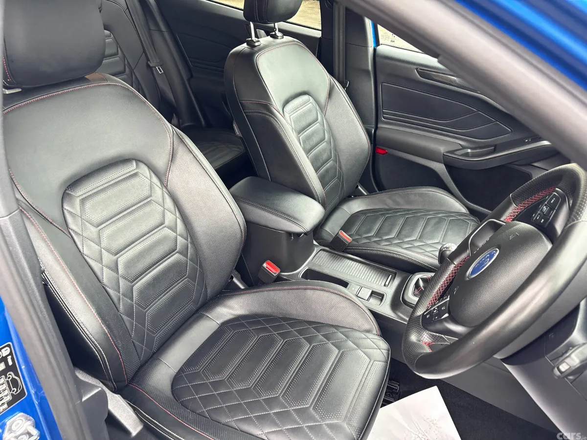 Ford Focus Hatchback, Petrol Plug-in Hybrid, 2024, Blue