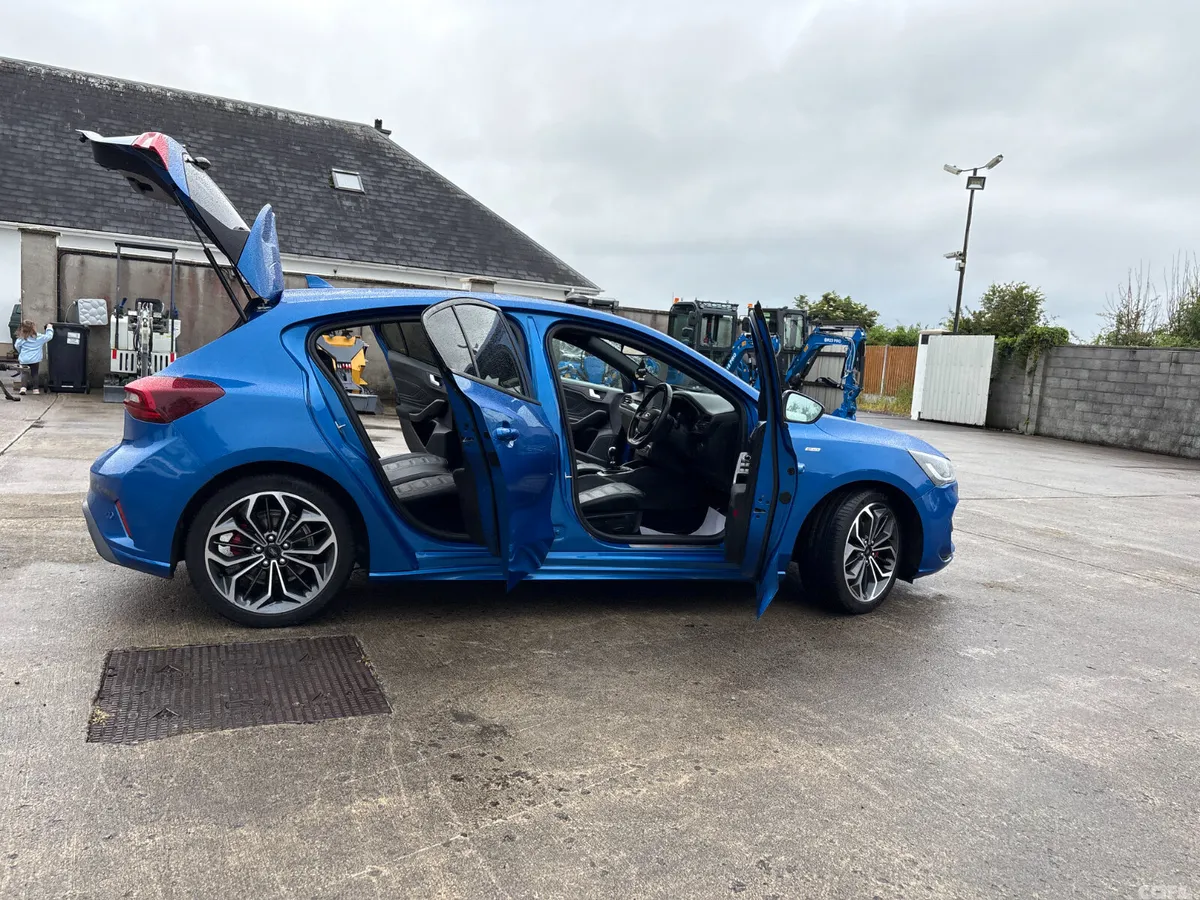 Ford Focus Hatchback, Petrol Plug-in Hybrid, 2024, Blue