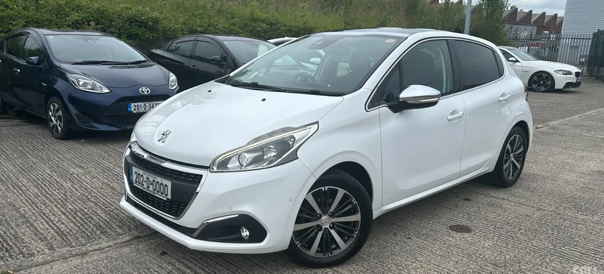 Peugeot 208 Hatchback, Petrol, 2020, White