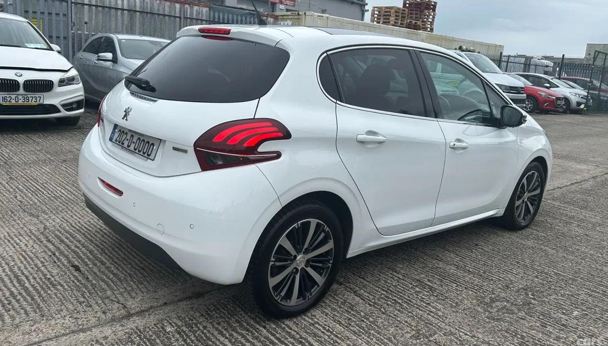 Peugeot 208 Hatchback, Petrol, 2020, White