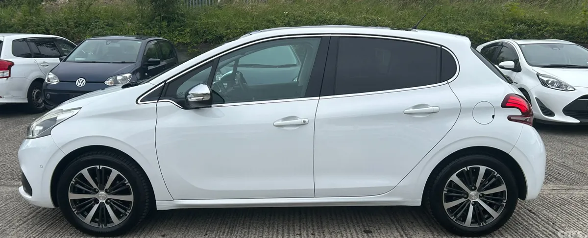 Peugeot 208 Hatchback, Petrol, 2020, White