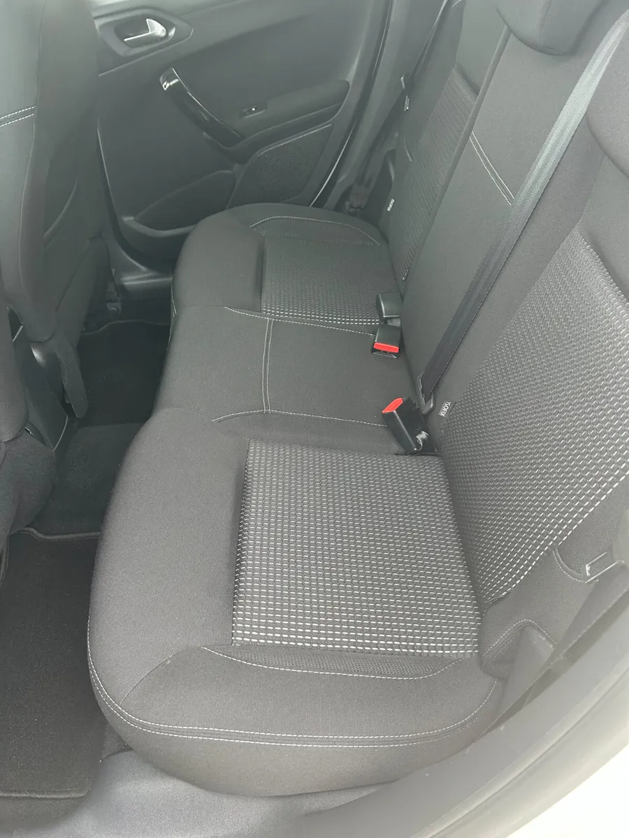 Peugeot 208 Hatchback, Petrol, 2020, White