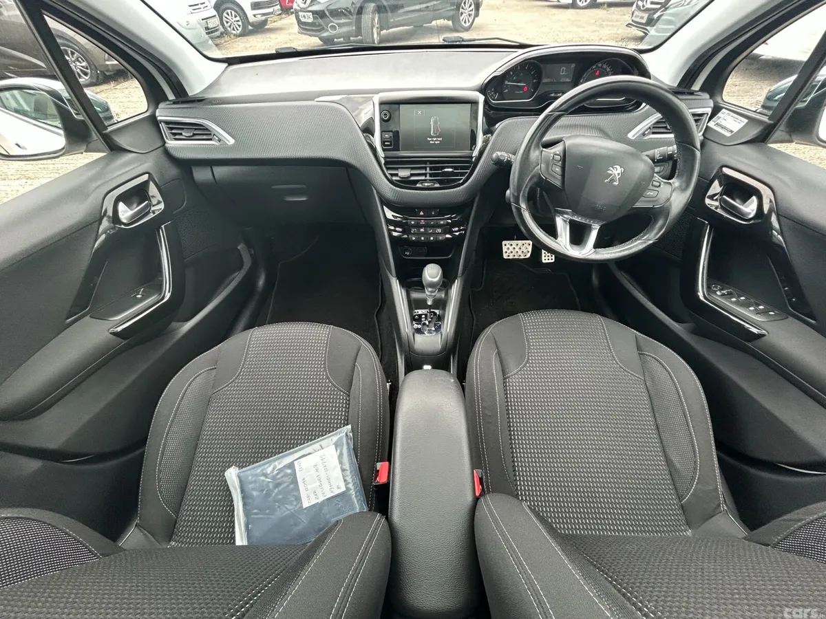 Peugeot 208 Hatchback, Petrol, 2020, White