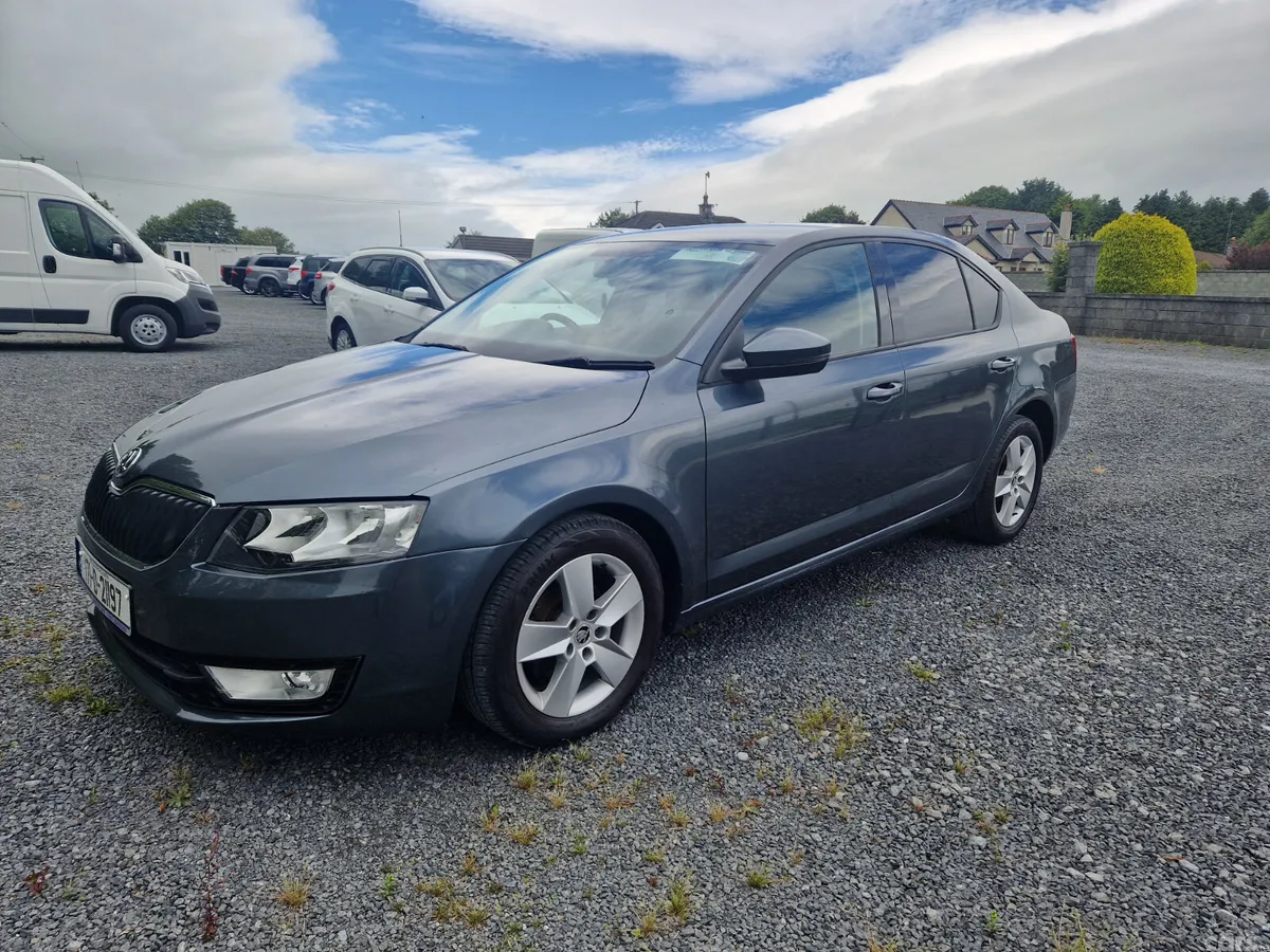 Skoda Octavia Saloon, Diesel, 2017, Grey