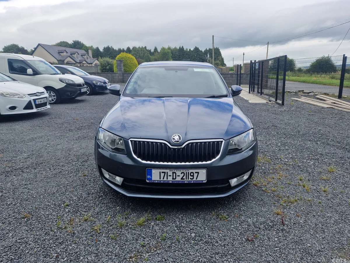 Skoda Octavia Saloon, Diesel, 2017, Grey
