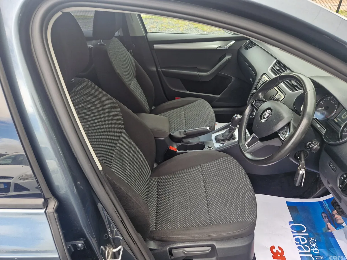 Skoda Octavia Saloon, Diesel, 2017, Grey
