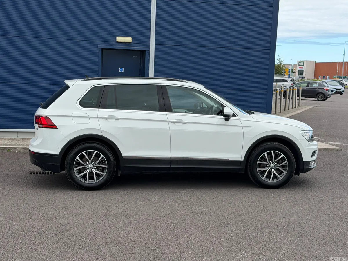 Volkswagen Tiguan MPV, Petrol, 2017, White