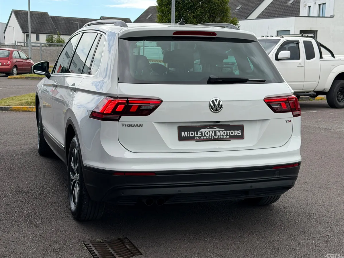 Volkswagen Tiguan MPV, Petrol, 2017, White