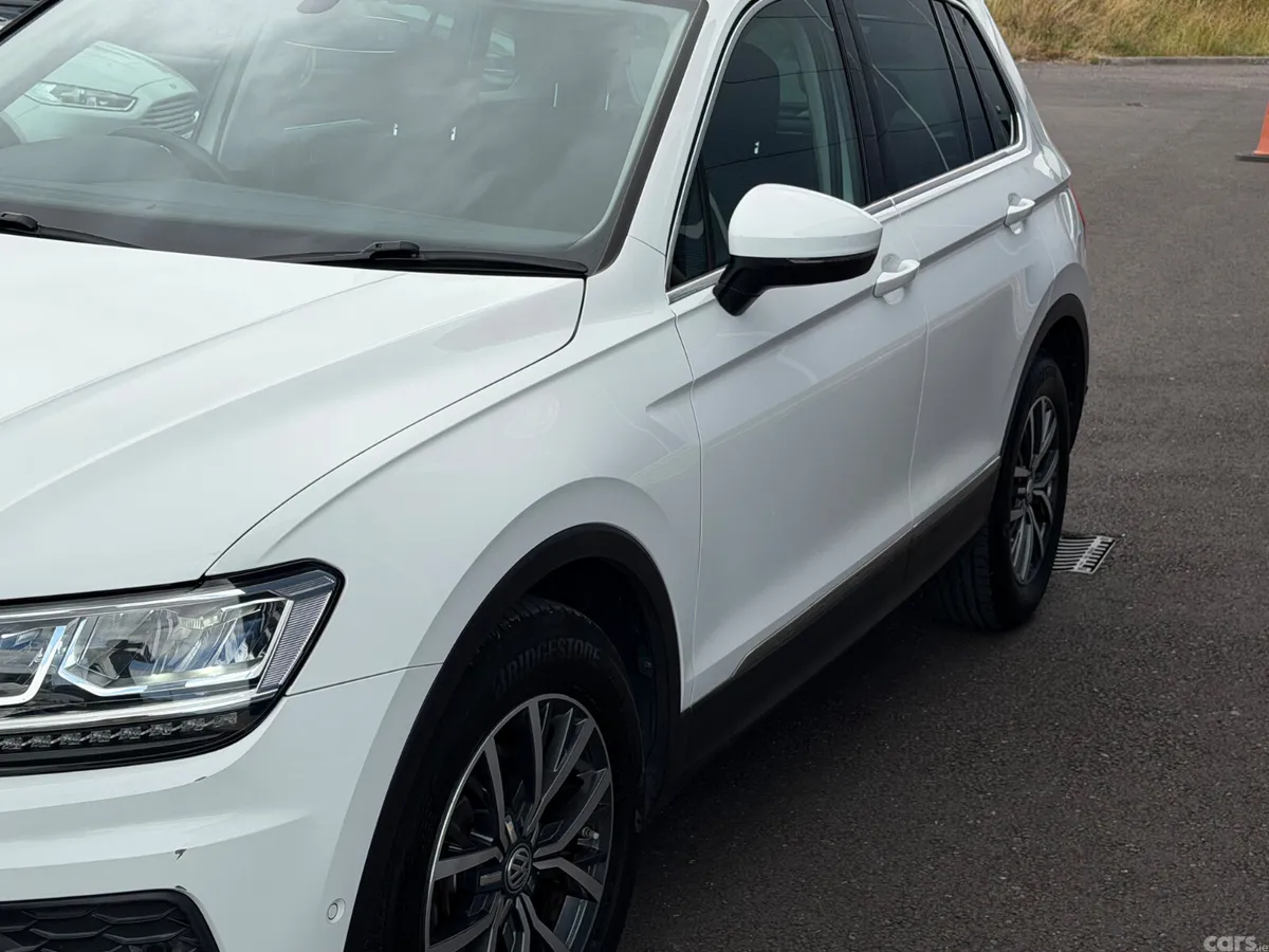 Volkswagen Tiguan MPV, Petrol, 2017, White