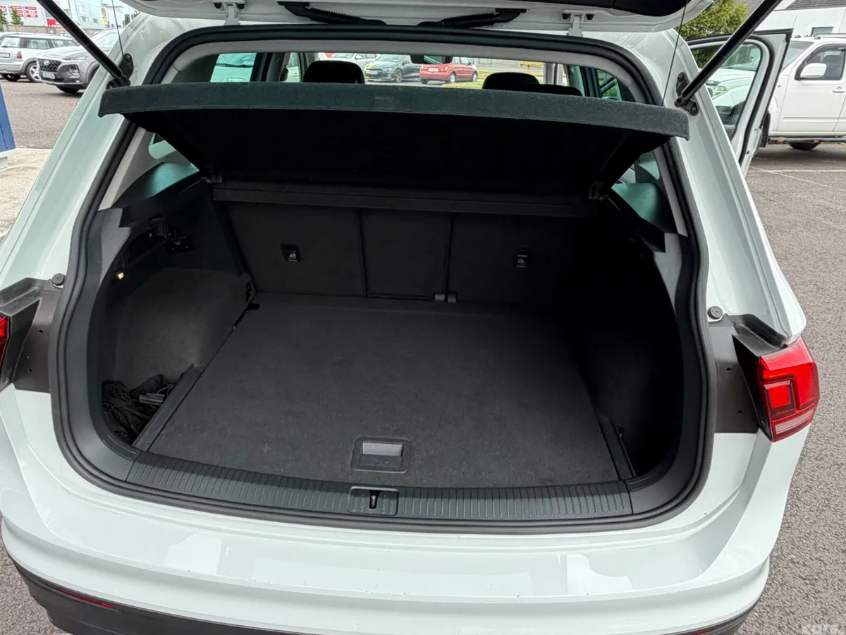 Volkswagen Tiguan MPV, Petrol, 2017, White