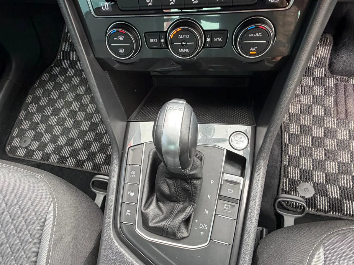 Volkswagen Tiguan MPV, Petrol, 2017, White
