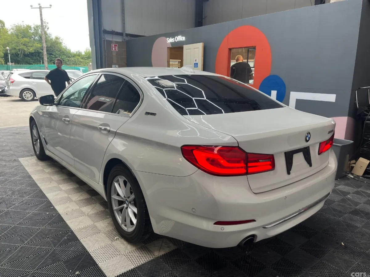 BMW 5-Series Saloon, Petrol Plug-in Hybrid, 2017, White