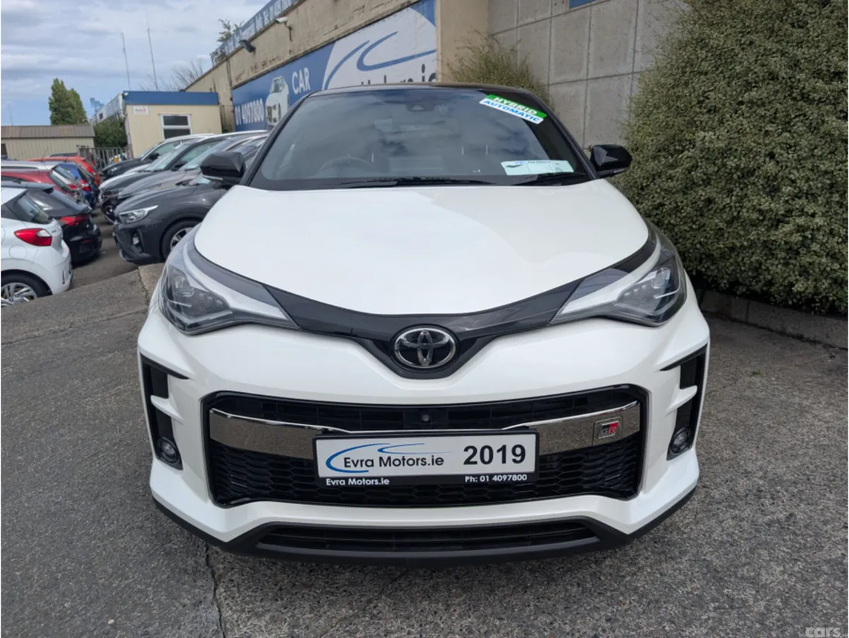 Toyota C-HR SUV, Petrol Hybrid, 2019, White