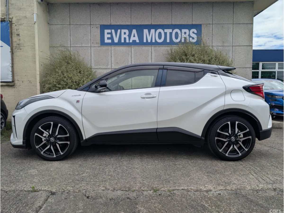 Toyota C-HR SUV, Petrol Hybrid, 2019, White