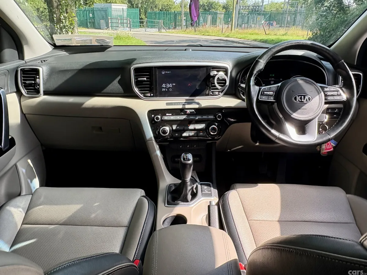 Kia Sportage SUV, Diesel Hybrid, 2021, White