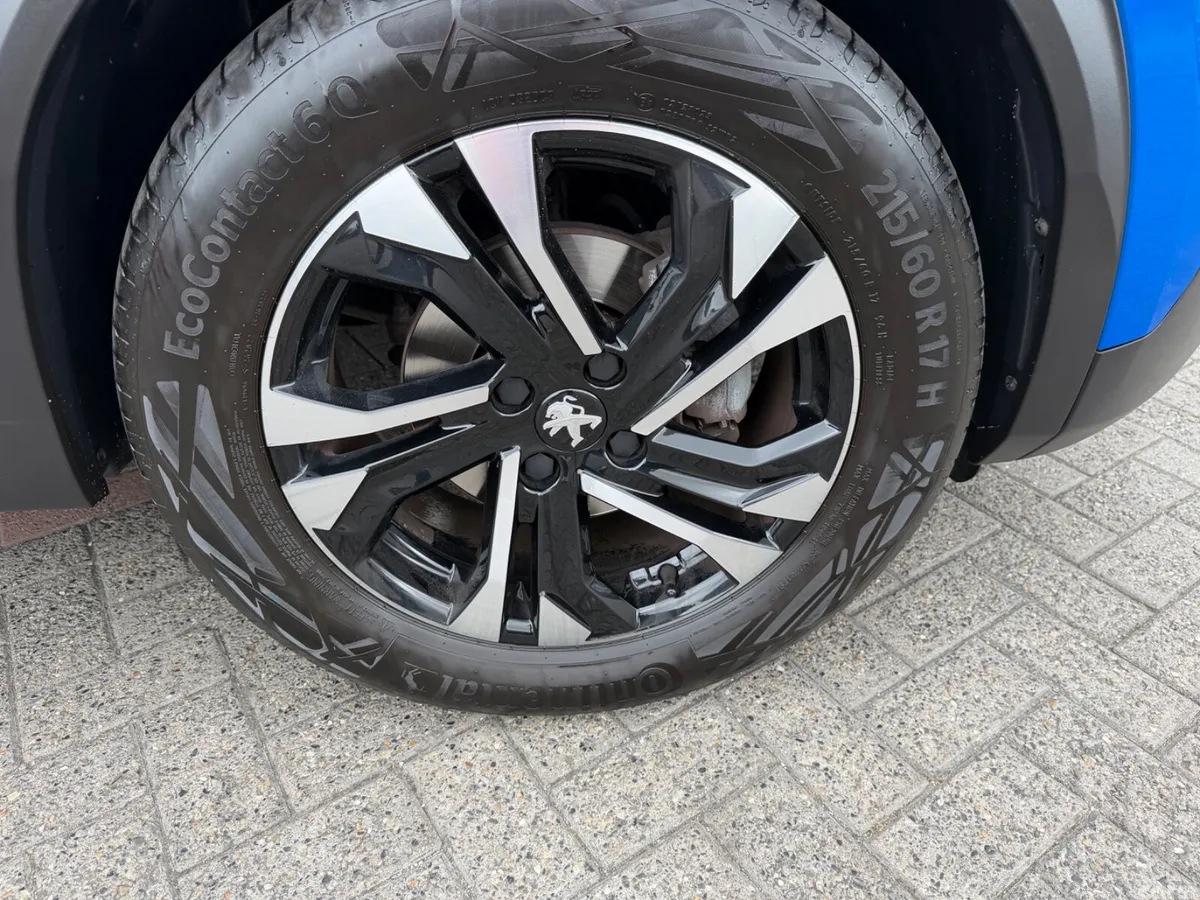 Peugeot 2008 MPV, Petrol, 2023, Blue