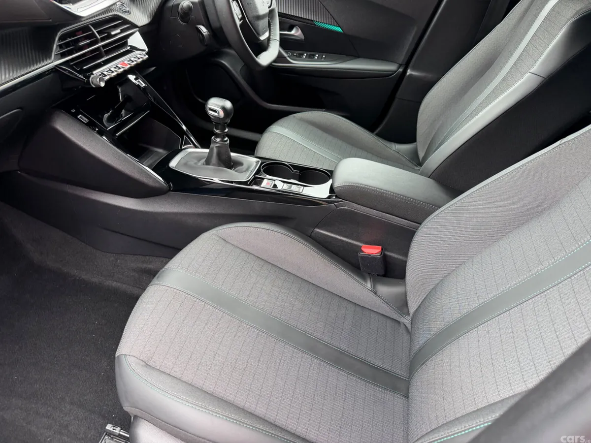 Peugeot 2008 MPV, Petrol, 2023, Blue