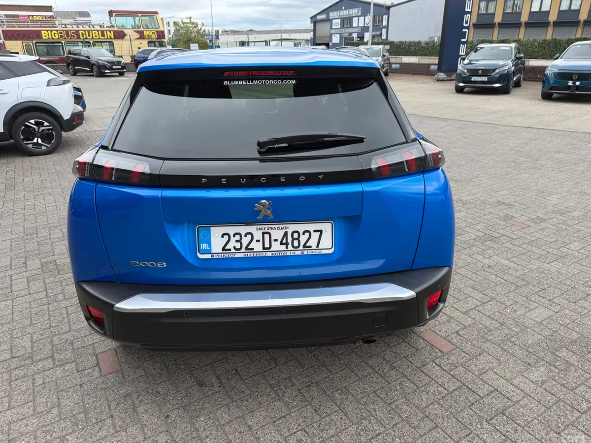 Peugeot 2008 MPV, Petrol, 2023, Blue