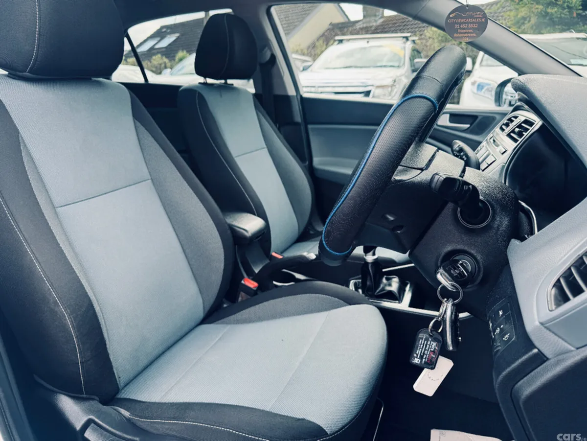 Hyundai i20 Hatchback, Petrol, 2017, White