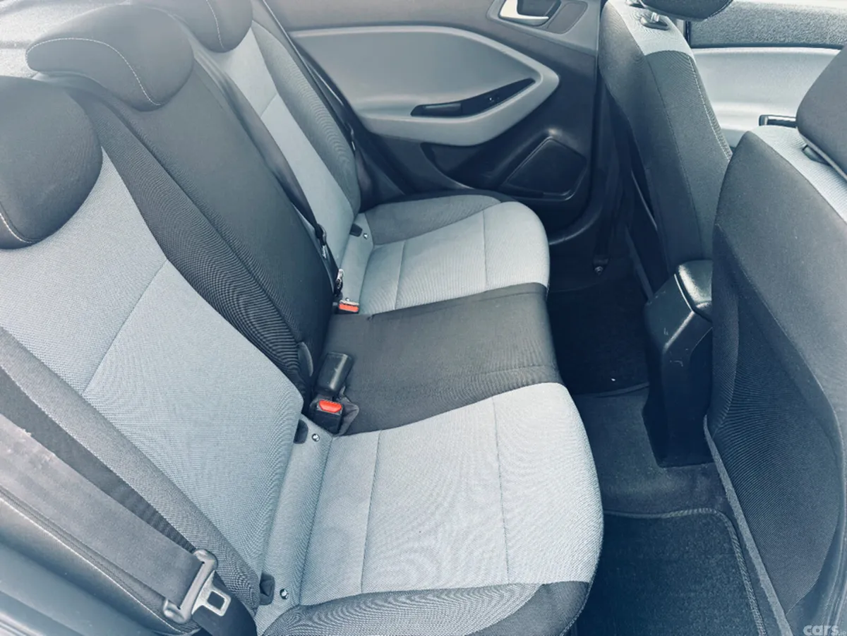 Hyundai i20 Hatchback, Petrol, 2017, White