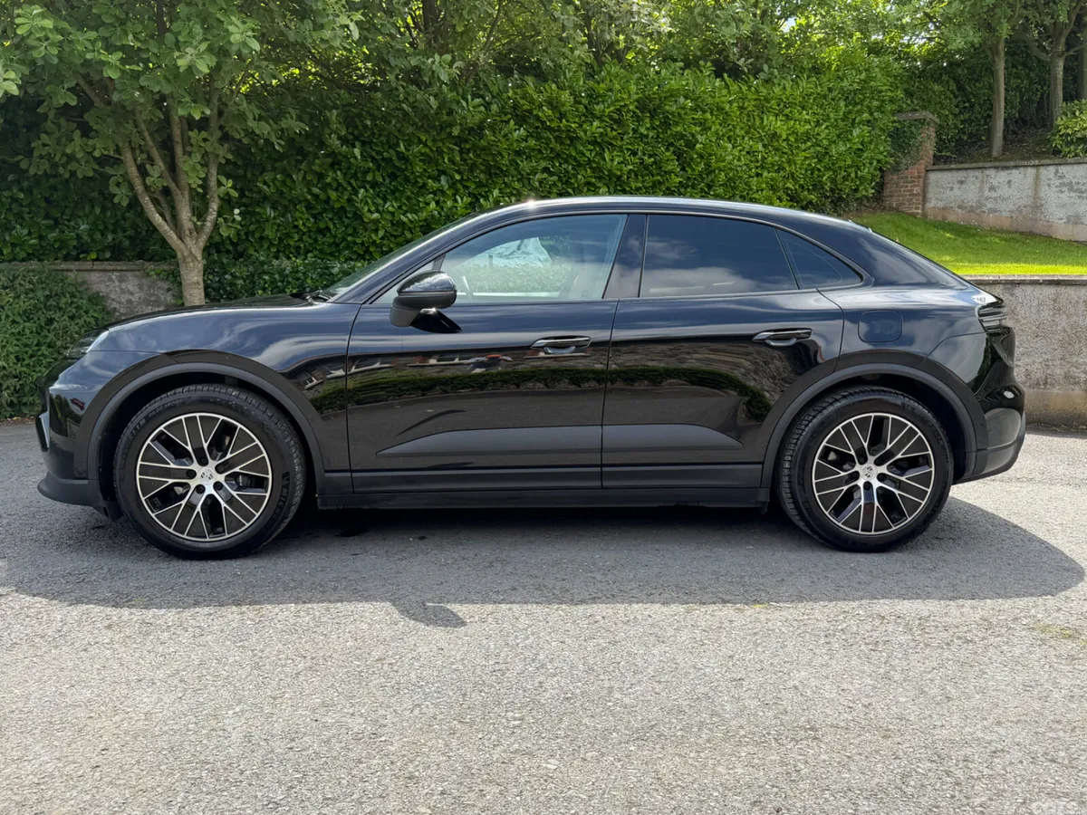 Porsche Macan SUV, Electric, 2025, Black