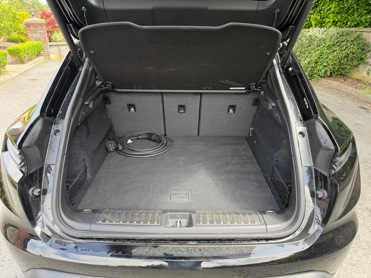 Porsche Macan SUV, Electric, 2025, Black