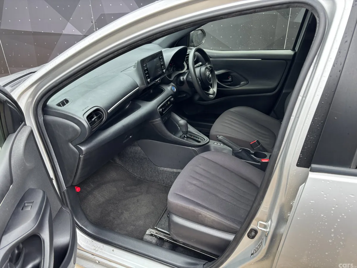 Toyota Yaris Hatchback, Petrol, 2021, Silver