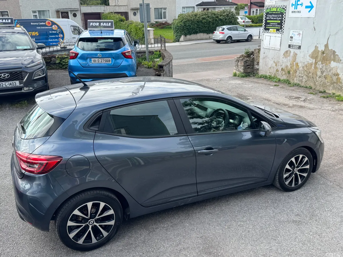 Renault Clio Hatchback, Petrol, 2022, Grey