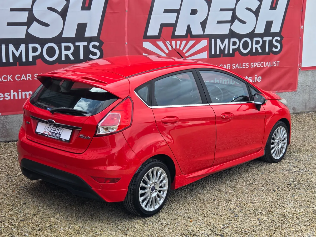 Ford Fiesta Hatchback, Petrol, 2014, Red